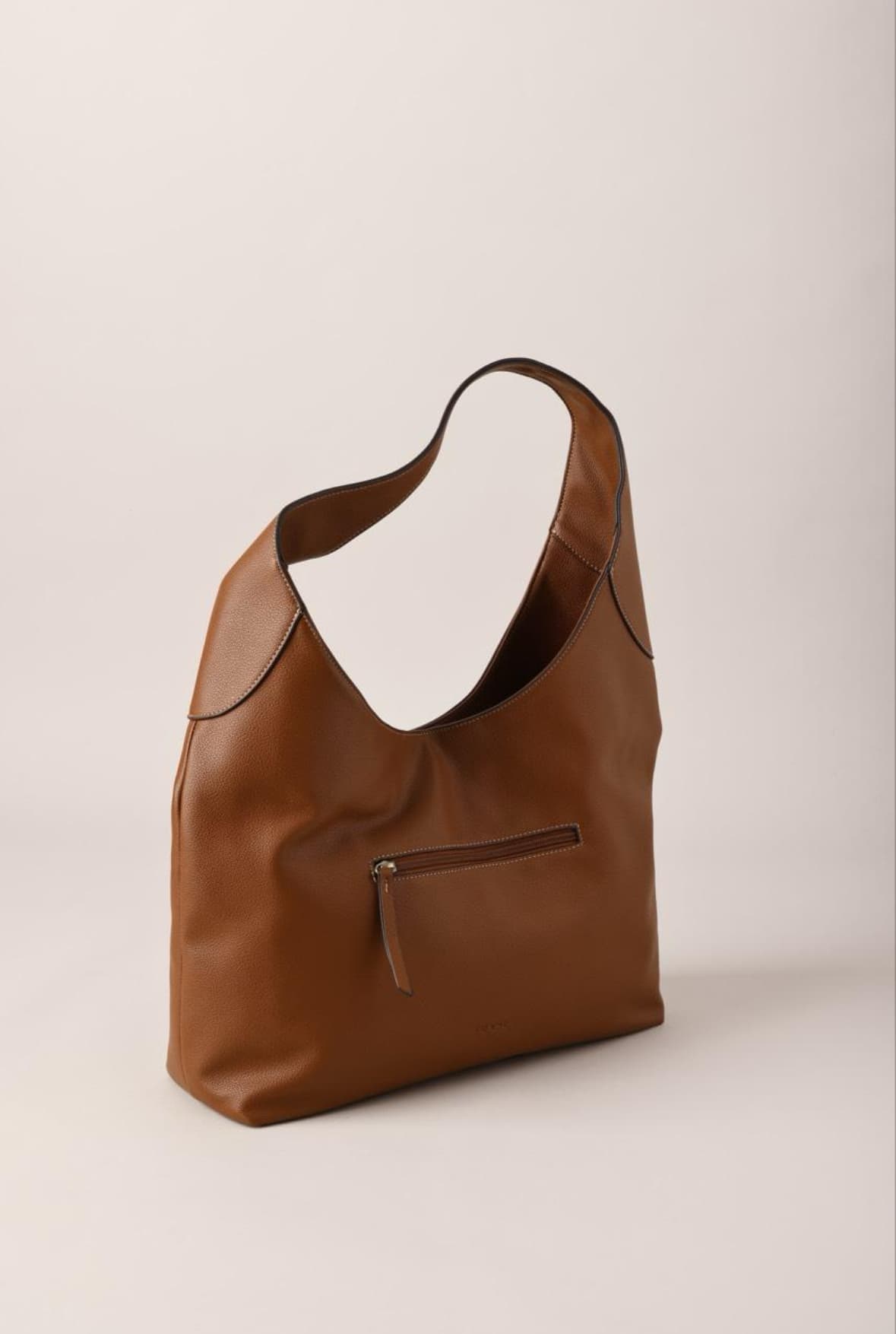The product photo: a leather shoulder bag