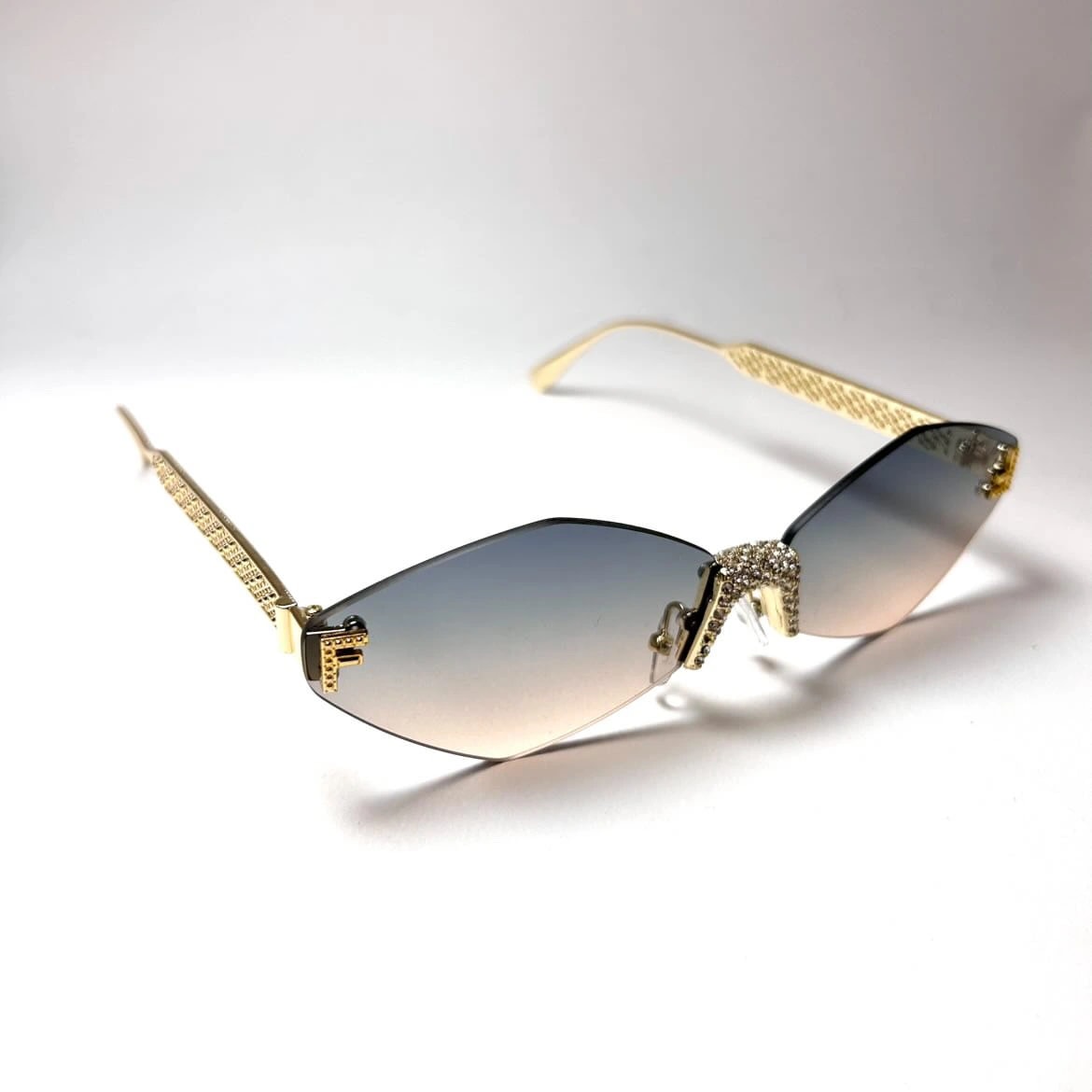 Static image of glasses